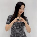 Kim Hee-seon Instagram – #우리집  첫  방송까지 3일  남았당 🏡🤍🖤🤍