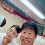 Kim Hee-seon Instagram – 오늘도 모두 행복해져라💛#달짝지근해 무대인사 오늘도 즐겁게 출발💋