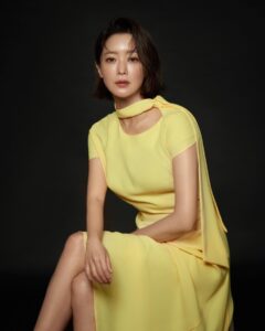 Kim Hee-seon Instagram - 💋#퀸잇 #queenit @queenit_official 🫶 퀸잇~럽잇😎