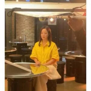 Kim Hee-seon Instagram - 오늘 우리 밥 한잔해요🍚🥂
장소는 tvN, 시간은  저녁 8시 40분 
기다릴게요, 이따 만나요❤️