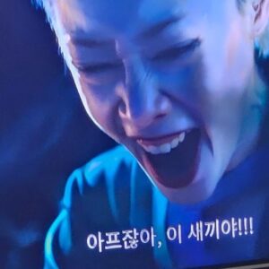 Kim Hieora Instagram - 열심히 운동하고 달리고 날았던 날들이여 안녕🫰🏻

항상 쉬지도 못하고 이리저리 뛰어다니며 멋지게 촬영을 해주신 모든 스텝분들과 배우분들도 고생많으셨어요 안녕🙏🏻
#경이로운소문2_카운터펀치
