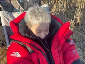 Kim Hieora Instagram - 춥고 더웠지만 하늘이 다 했던 어느날 . 오늘도 함께해요! 
9:20분 tvn에서!! ❤️