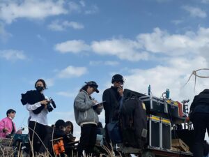 Kim Hieora Instagram - 춥고 더웠지만 하늘이 다 했던 어느날 . 오늘도 함께해요! 
9:20분 tvn에서!! ❤️