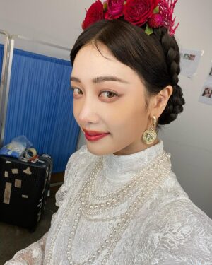 Kim Hieora Instagram - 오늘도 프리다! 
시간 금방가요
얼른 와요 여러분