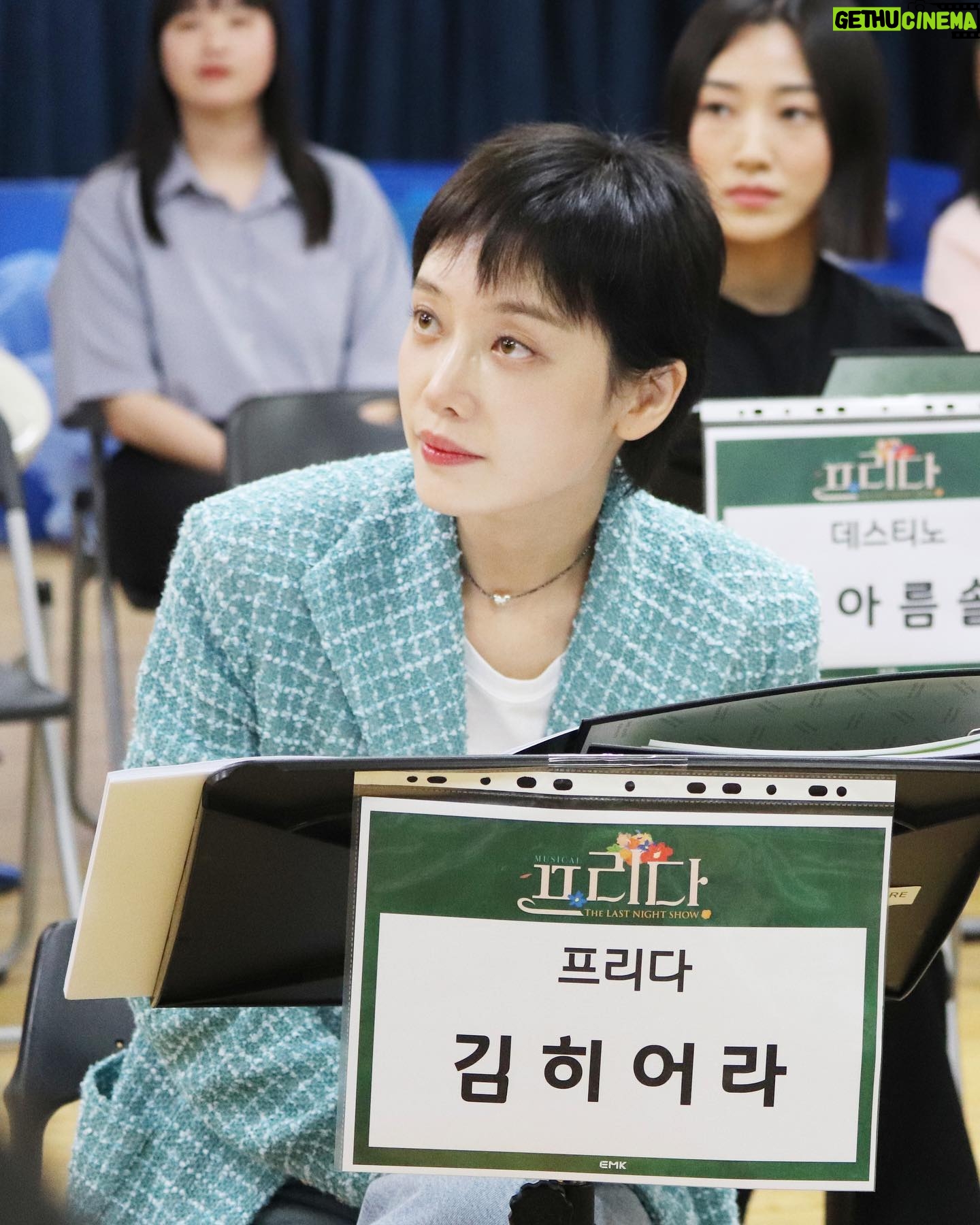Kim Hieora - 117.6K Likes - 요즘 막바지 연습중인 프리다
8.1~10.15
대사를 할때마다 큰 용기와 위로를 받아요. 여러분도 함께 하길
비바 라비다 ❤️🍉🥂