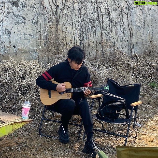 Kim Hieora - 182.6K Likes - 열심히 운동하고 달리고 날았던 날들이여 안녕🫰🏻
항상 쉬지도 못하고 이리저리 뛰어다니며 멋지게 촬영을 해주신 모든 스텝분들과 배우분들도 고생많으셨어요 안녕🙏🏻
#경이로운소문2_카운터펀치