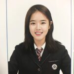 Kim Hyang-gi Instagram - #졸업 요즘 인스타 업로드할일이많다. 마지막 교복의 졸업앨범 . 친구들도 고맙고 선생님 너무 감사합니다🎊