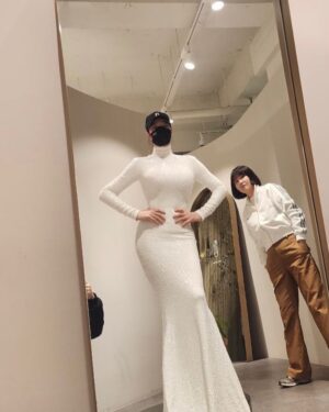 Kim Hye-soo Instagram - 청룡영화상 마지막 드레스 피팅 
@stylist_boo 
@hyez_23