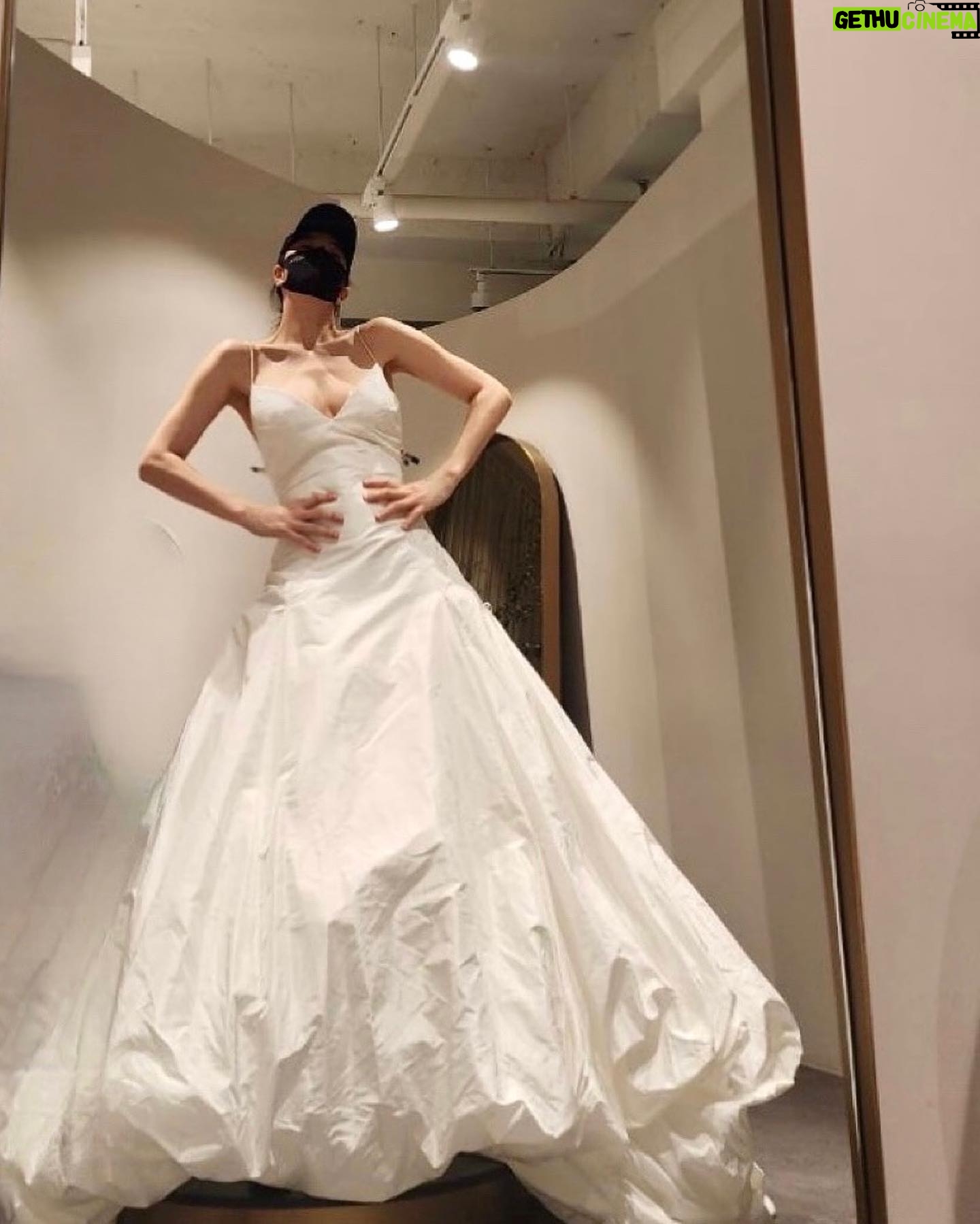 Kim Hye-soo - 271.2K Likes - 청룡영화상 마지막 드레스 피팅
@stylist_boo
@hyez_23