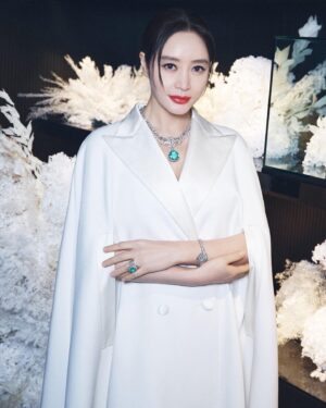 Kim Hye-soo Instagram - @dolcegabbana @ojaerocks @stylist_boo @hyez_23 @m_up_sseong @taeyang_artistaeyang @vouge_official