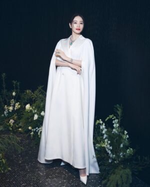 Kim Hye-soo Instagram - @dolcegabbana @ojaerocks @stylist_boo @hyez_23 @m_up_sseong @taeyang_artistaeyang @vouge_official