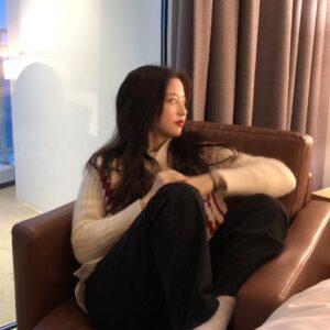 Kim Hyun-soo Instagram - 조금 있다 펜트하우스 20회 본방사수!! 해주세요🥰