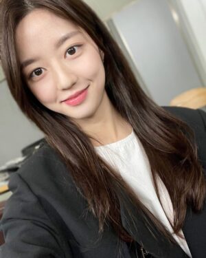 Kim Hyun-soo Instagram - -펜트하우스 시즌2 마지막 촬영날-
마지막화도 본방사수!
그동안 시청해주셔서 감사합니다🤍
여러분~ 시즌3에서 만나요❕🤍👀알러뷰