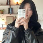 Kim Hyun-soo Instagram – 내 단발 아직두 어색💁‍♀️