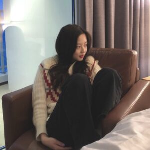 Kim Hyun-soo Instagram - 조금 있다 펜트하우스 20회 본방사수!! 해주세요🥰