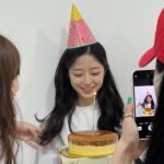 Kim Hyun-soo Instagram – 펜트하우스 촬영 끝! 
그동안 감사했어요🤍
로나팀 최고❤️✨