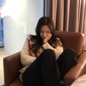 Kim Hyun-soo Instagram - 조금 있다 펜트하우스 20회 본방사수!! 해주세요🥰