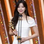 Kim Hyun-soo Instagram – #펜트하우스 #sbs연기대상 
2021 모두 복 많이 받으시고 건강하고 행복한 한 해 되세요🥰