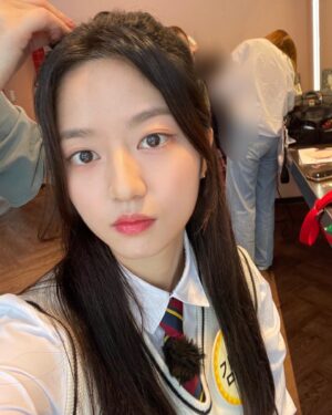 Kim Hyun-soo Instagram - 아형학교로 전학왔어yo😎