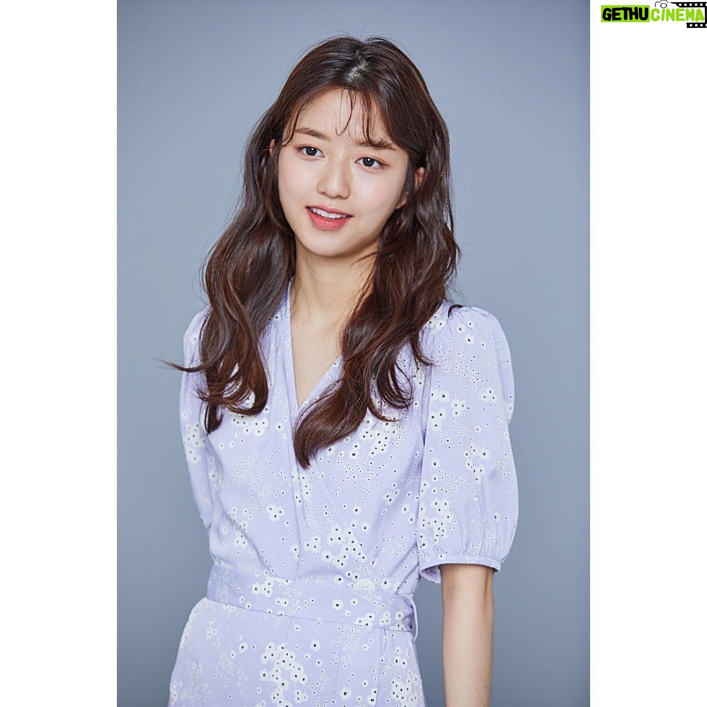 Kim Hyun-soo Instagram - 새 프로필 2!! 이제 여름 시작이네요! 더위조심하시고 오늘도 덕질하세요♥︎ 도 많이 봐주세요!💕