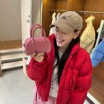 Kim Jae-kyung Instagram - 핑크 사랑은 2024년에도 계속되는 중🩷🌸🐷👛💅🏼 그리고 써프라이즈 생파🎂