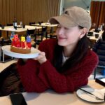 Kim Jae-kyung Instagram - 핑크 사랑은 2024년에도 계속되는 중🩷🌸🐷👛💅🏼 그리고 써프라이즈 생파🎂