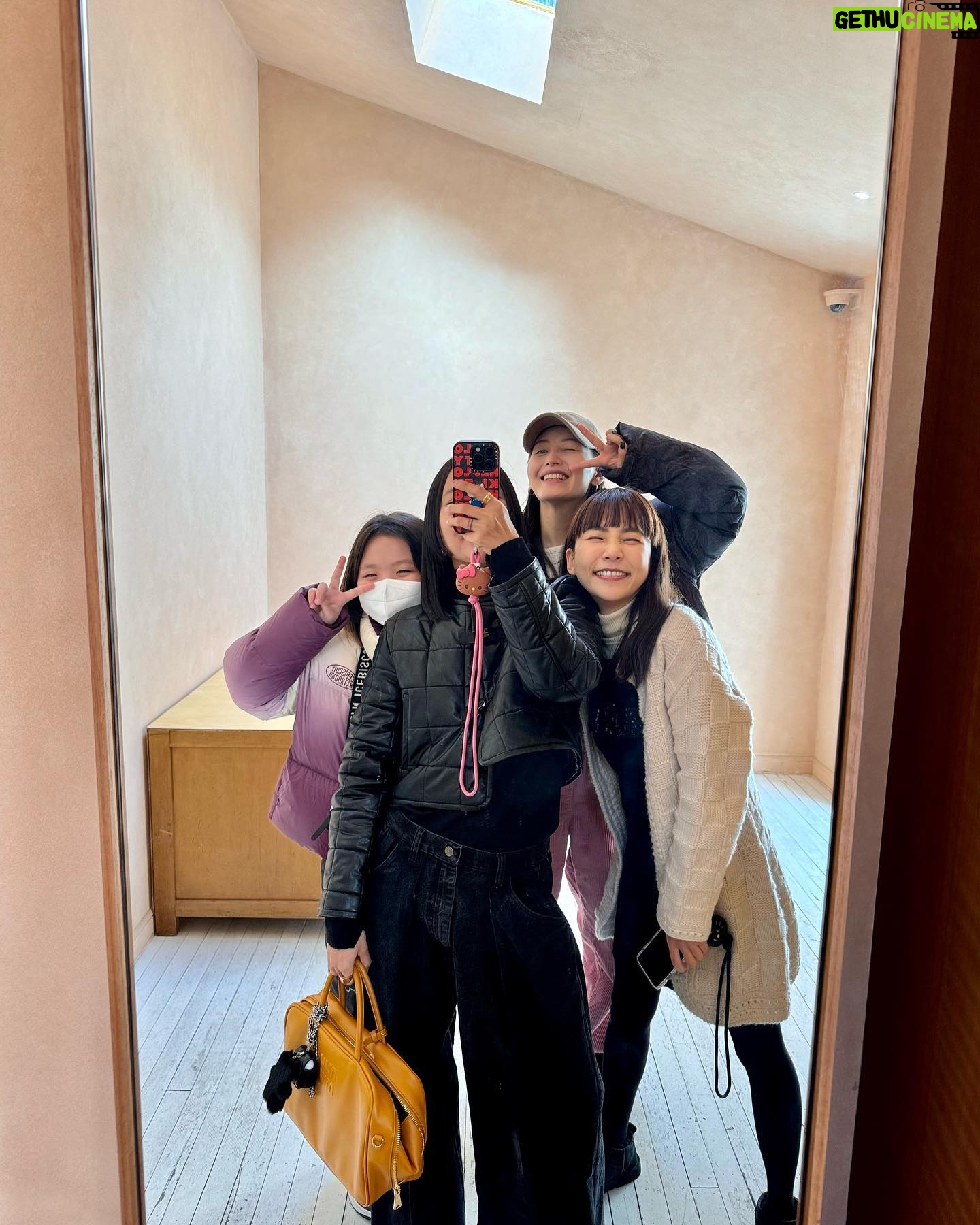 Kim Jae-kyung Instagram - 핑크 사랑은 2024년에도 계속되는 중🩷🌸🐷👛💅🏼 그리고 써프라이즈 생파🎂