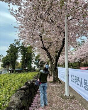 Kim Jae-kyung Instagram - 김여사 환갑기념 꽃놀이🌸