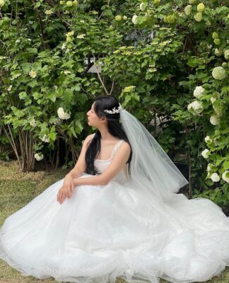 A Glimpse into Kim Ji-won's Instagram Fame: Top 10 Most Liked Photos!