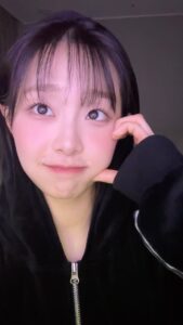 Kim Ji-woo Instagram - 💗◡💗