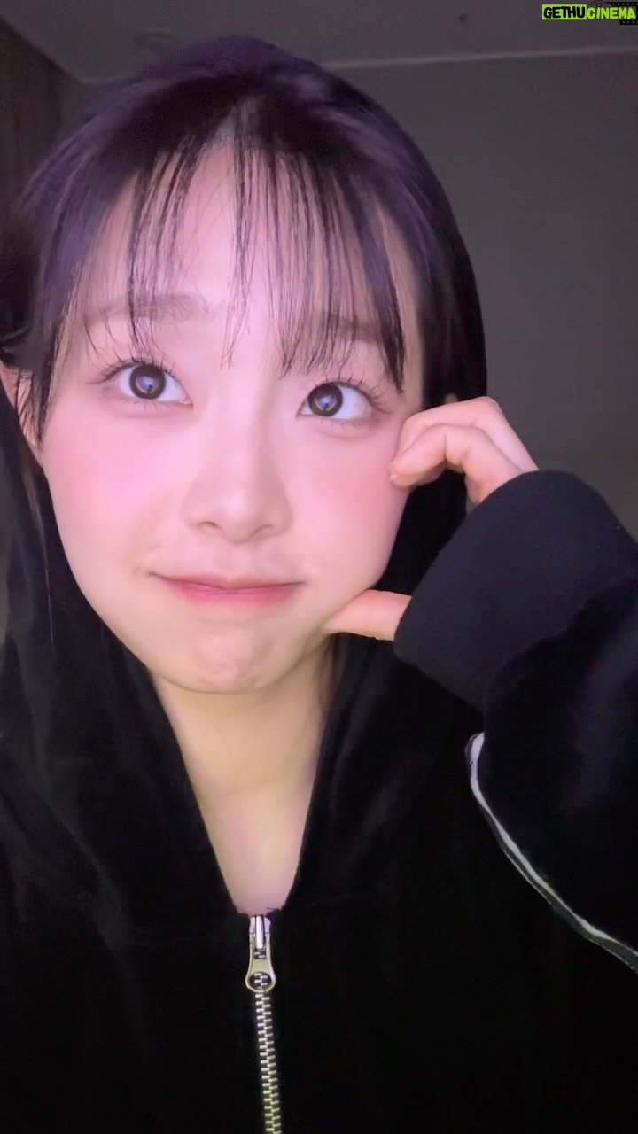 Kim Ji-woo - 575.7K Likes - 💗◡💗