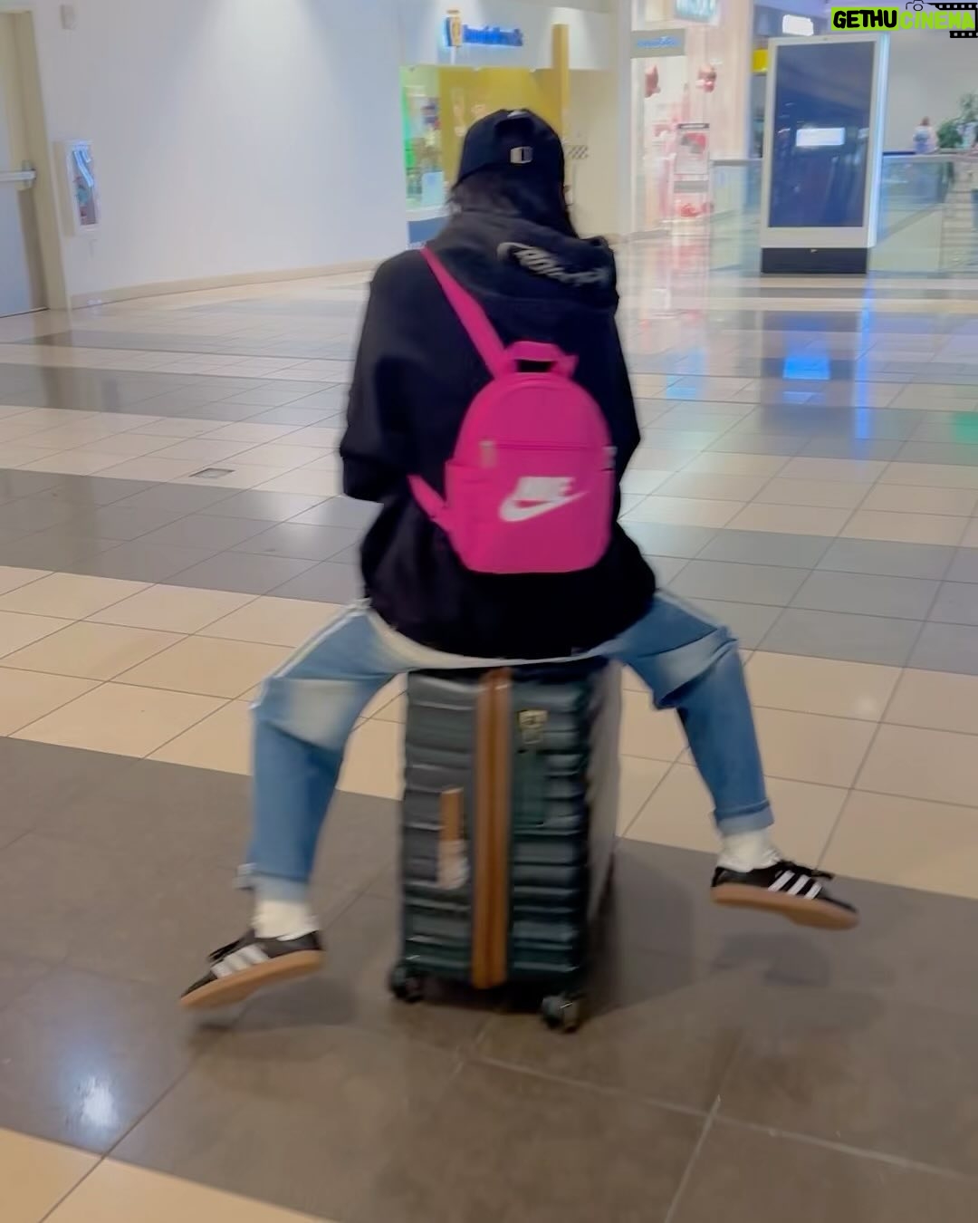 Kim Ji-woo - 371.5K Likes - 🥁🎧🏄♂️