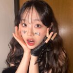 Kim Ji-woo Instagram - 두통NO 꽃받침포즈🌷