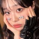 Kim Ji-woo Instagram - 두통NO 꽃받침포즈🌷