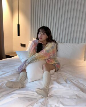 Kim Ji-woo Instagram - Want to sleep🫧