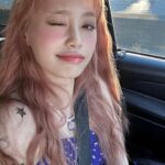 Kim Ji-woo Instagram - Hitchhiker 💟