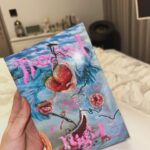 Kim Ji-woo Instagram - 즐거운 명절 보내세요🩵