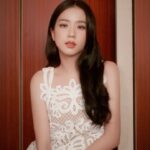 Kim Jisoo Instagram - #selfportraitwithJisoo @mrselfportrait ♥️