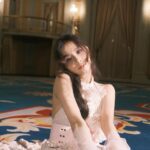 Kim Jisoo Instagram - 벌써 저의 첫 솔로 앨범 [ME]가 세상에 나온 지 1주년이 되는 날이에요! 데뷔 후 거의 7년 만에 보여드린 솔로였던 만큼 긴장도 되고 설렜던 기억이 아직도 생생하네요. 많은 사랑을 받고 활짝 피어난 꽃은 제 안에서 영원히 아름답게 피어있을 거예요.🌹 블링크, 그리고 저의 첫 솔로 타이틀 곡 꽃을 사랑해 주신 모든 분들의 마음에도 항상 행복한 마음이 피어나길 바라면서 감사드리고 사랑합니다.♡ 앞으로도 많은 사랑을 드리고 많은 사랑을 받을 수 있는 지수가 되도록 하겠습니다. It‘s already been a year since my first solo album, [ME], was released to the world! I still vividly remember the nerves and excitement from my first solo in almost 7 years. ”Flower“, which bloomed with great love, will forever blossom within me.🌹 To all my BLINKs and everyone who loved my first solo title ”Flower“, may happiness always bloom in your hearts. Thank you, and much love to you all.♡ I will continue spreading love and strive to be deserving too. #1stAnniversary #ME #꽃 #FLOWER #AllEyesOnMe