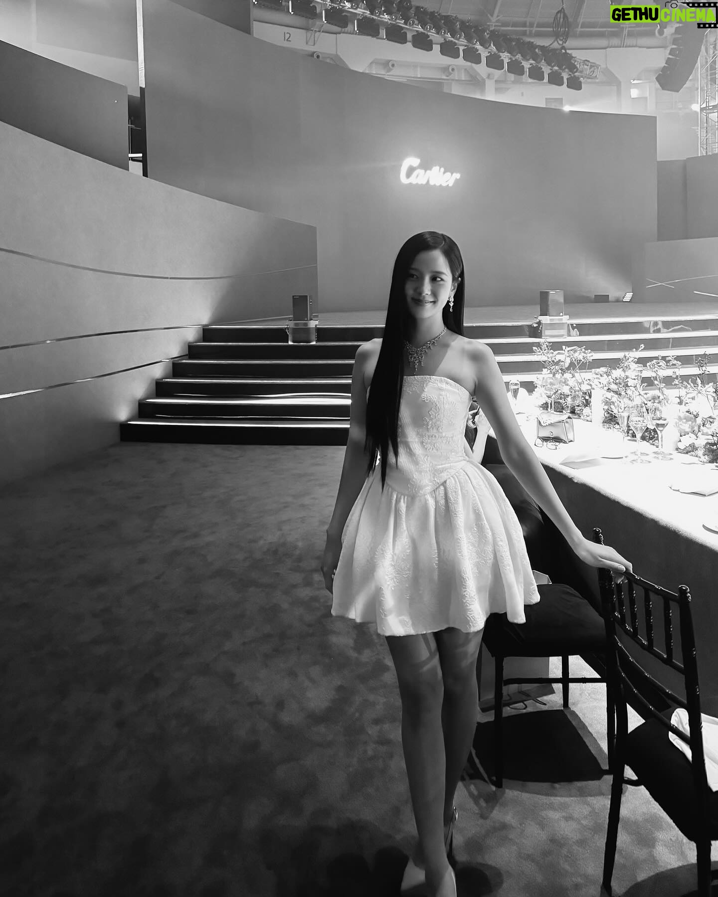 Kim Jisoo Instagram - ♥️ @cartier #CartierHighJewelry #LeVoyageRecommencé