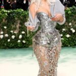 Kim Kardashian Instagram - Magical dreams do come true at the Met, thank you @jgalliano @lexyroche and the entire @maisonmargiela team that made this vision come to life! ✨ including my glam team @superrrdani @mariodedivanovic @chrisappleton1 I am forever grateful.