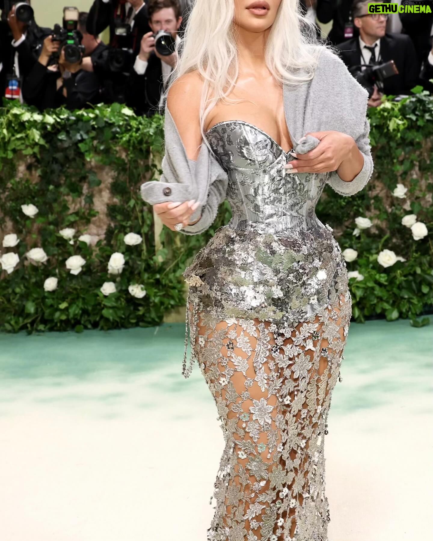 Kim Kardashian Instagram - Magical dreams do come true at the Met, thank you @jgalliano @lexyroche and the entire @maisonmargiela team that made this vision come to life! ✨ including my glam team @superrrdani @mariodedivanovic @chrisappleton1 I am forever grateful.