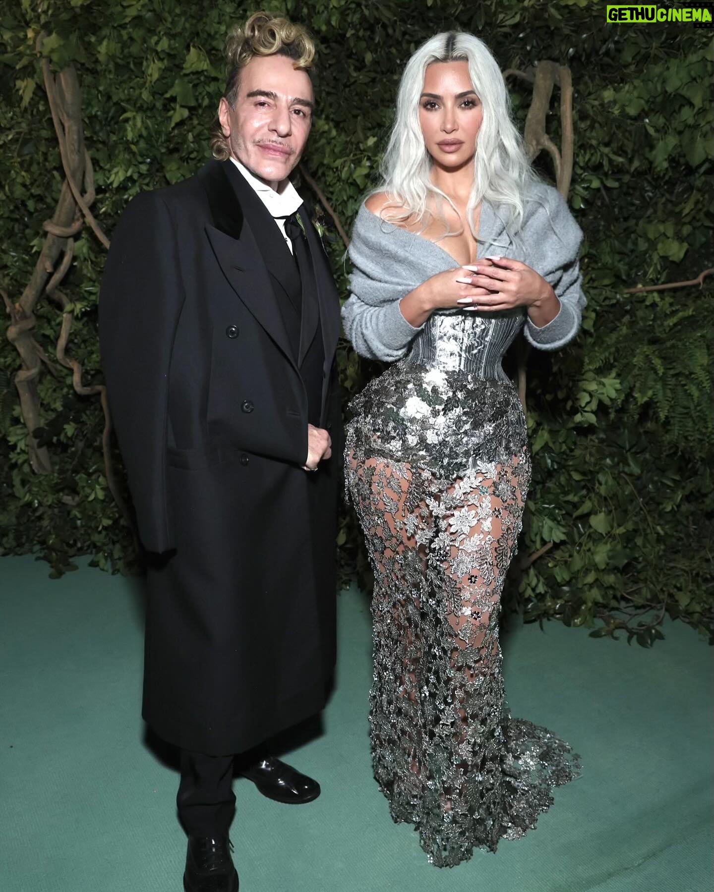 Kim Kardashian Instagram - Magical dreams do come true at the Met, thank you @jgalliano @lexyroche and the entire @maisonmargiela team that made this vision come to life! ✨ including my glam team @superrrdani @mariodedivanovic @chrisappleton1 I am forever grateful.