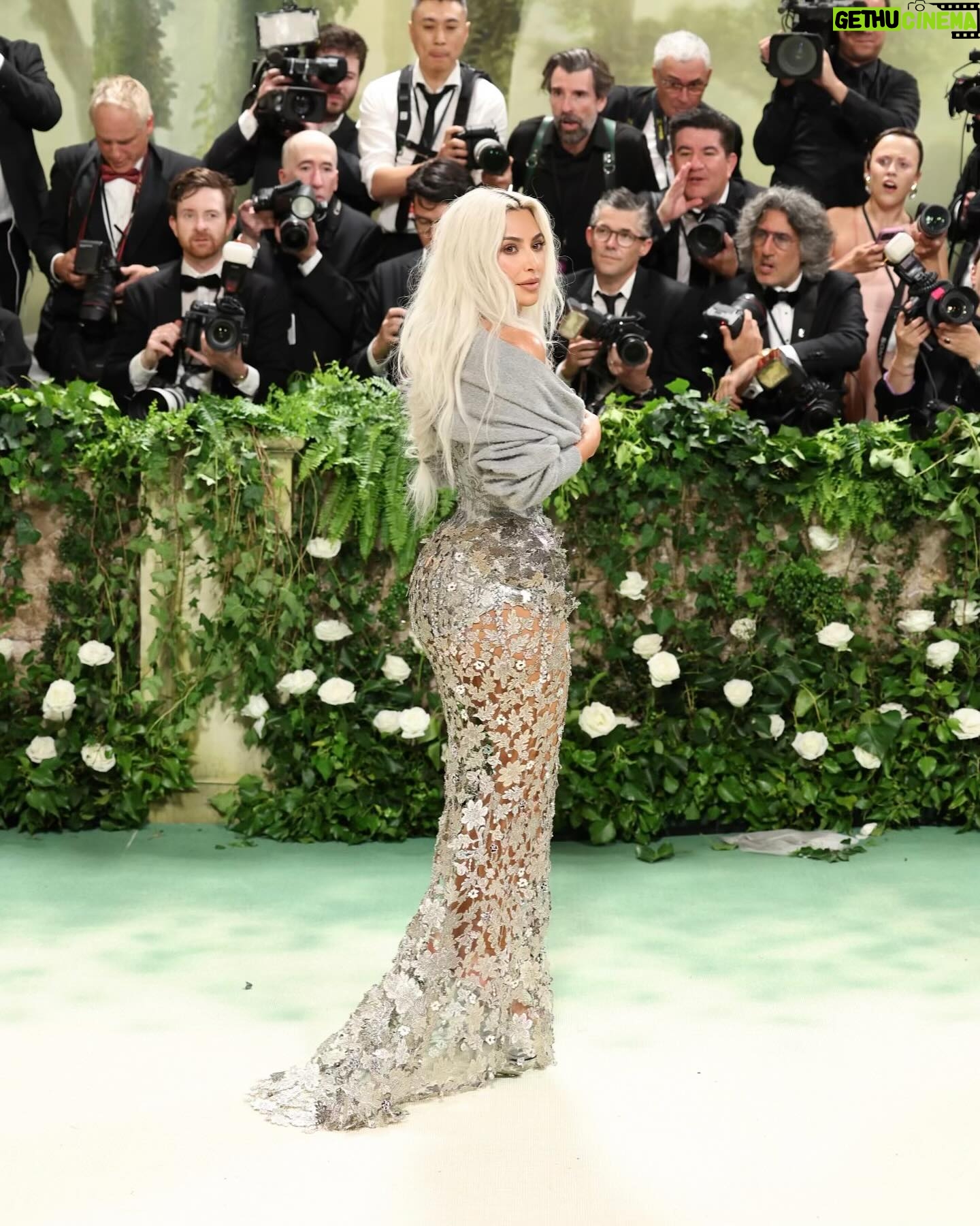 Kim Kardashian Instagram - Magical dreams do come true at the Met, thank you @jgalliano @lexyroche and the entire @maisonmargiela team that made this vision come to life! ✨ including my glam team @superrrdani @mariodedivanovic @chrisappleton1 I am forever grateful.