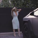 Kim Kardashian Instagram - Santa Barbara Stroll