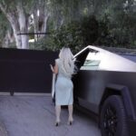 Kim Kardashian Instagram – Santa Barbara Stroll