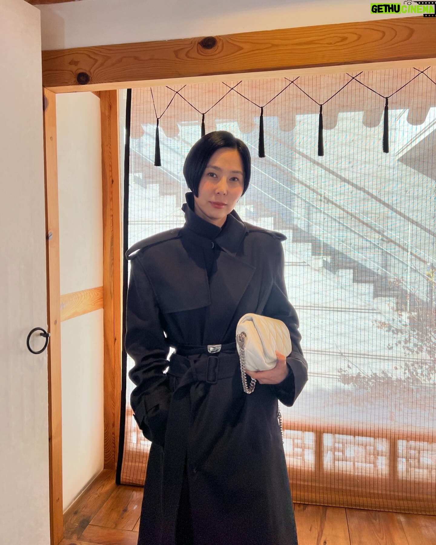 Kim Na-young Instagram - 어제는 버버리 SS24 컬렉션 프리젠테이션에 다녀왔지요👜🐻 #burberry #버버리
