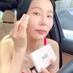 Kim Na-young Instagram – #광고 메이크업포에버 HD SKIN 라인의 숨은 찐템 HD SKIN 파우더 파운데이션, 언제 어디서나 쉽고 간편하게 수정 메이크업 아이템으로 딱!
불필요한 유분은 잡아주면서 모공&요철을 잡아주는 블러 효과와 높은 커버력까지💕 
오늘 메이크업은 신제품 아이 섀도우 멜바와 루즈 아티스트 포에버 매트 240으로 톤온톤 메이크업 완성해봤어요. 🌸 
@makeupforeverkorea #메이크업포에버 #HDSKIN파우더파운데이션 #아티스트섀도우 #멜바 #루즈아티스트포에버매트240