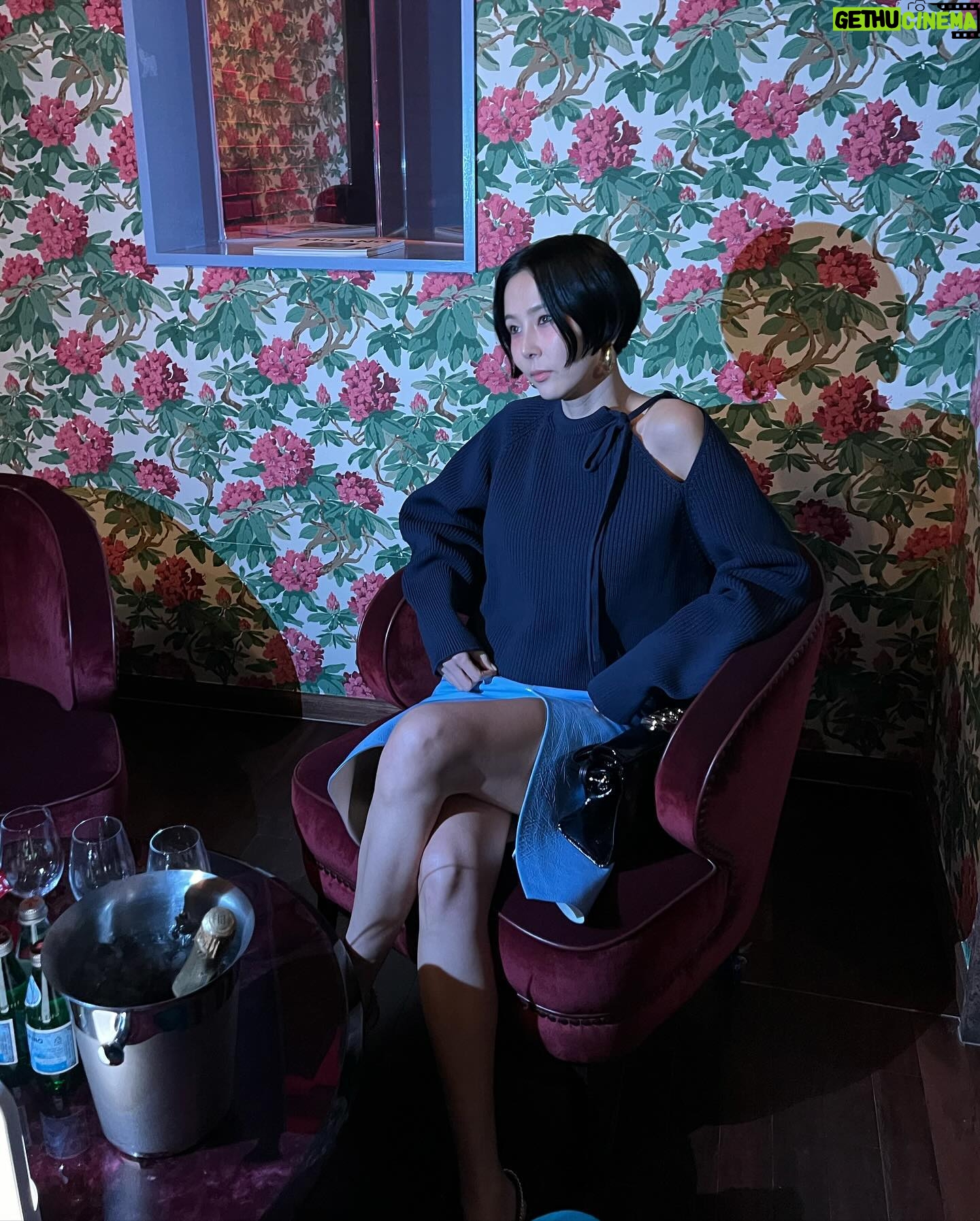 Kim Na-young Instagram - 구찌의 2024 봄-여름 앙코라 컬렉션 런칭 기념 파티에 다녀왔어요. 새로운 디렉터와 함께 하는 구찌 진짜 완전 사랑해요. ♥️🖤🍾🪩 #GucciAncora #GuvciSS24