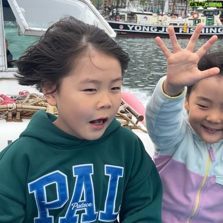 Kim Na-young Instagram - 비오는 여수에서 1박2일, 행복이 방울방울🫧🐡☔️🩵🍚